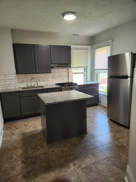 Kitchen - 71 Martin Ave