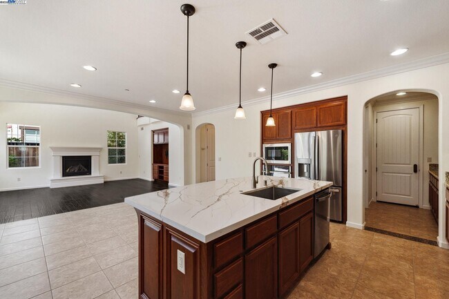Building Photo - 2131 Chamomile Ct