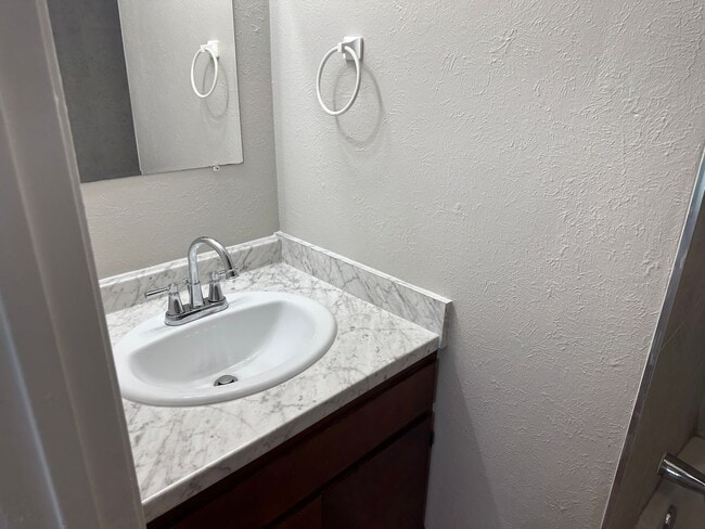 Building Photo - Great Duplex in Irving!