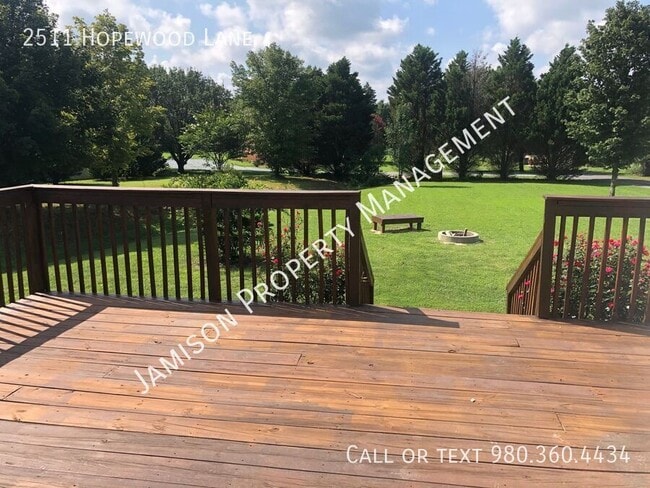 Building Photo - 2511 Hopewood Ln