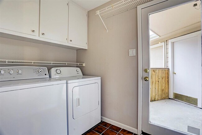 Building Photo - 11530 Ella Lee Dr