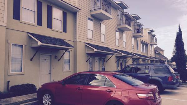 Building Photo - 2403 Brightside Dr