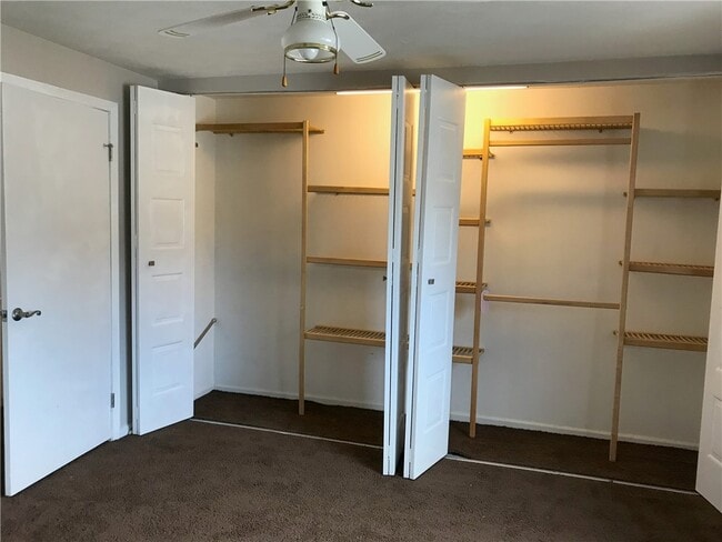 Building Photo - 265 Bay Village Dr