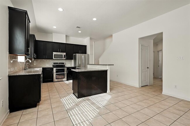 Building Photo - 9219 Gilbert Hollow Dr