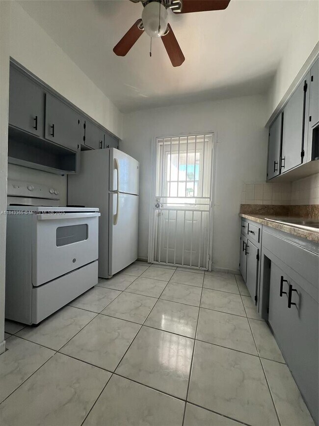 Building Photo - 7845 NE Bayshore Ct
