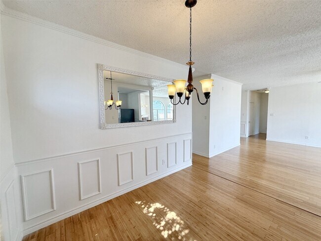 Building Photo - 6717 Smallwood Dr