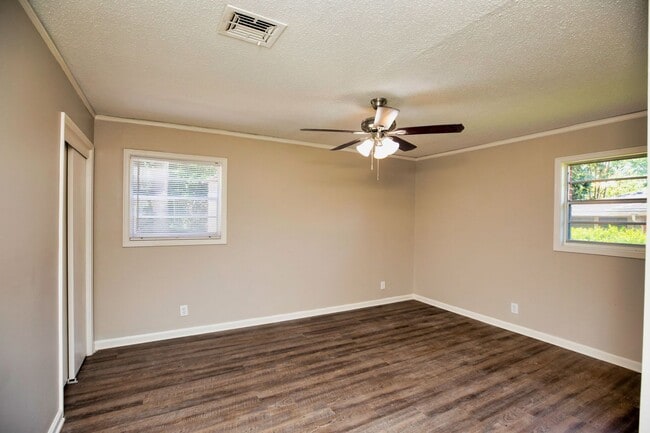 Building Photo - ** 3 bed 2 bath located in Dalraida **Call...
