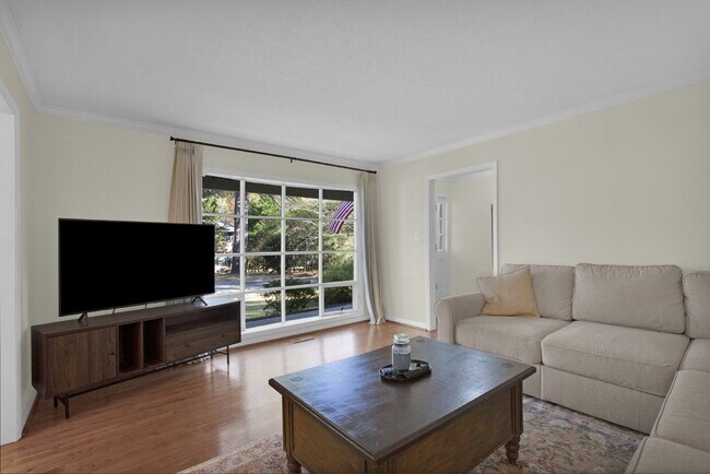 Building Photo - Huntington Park Home