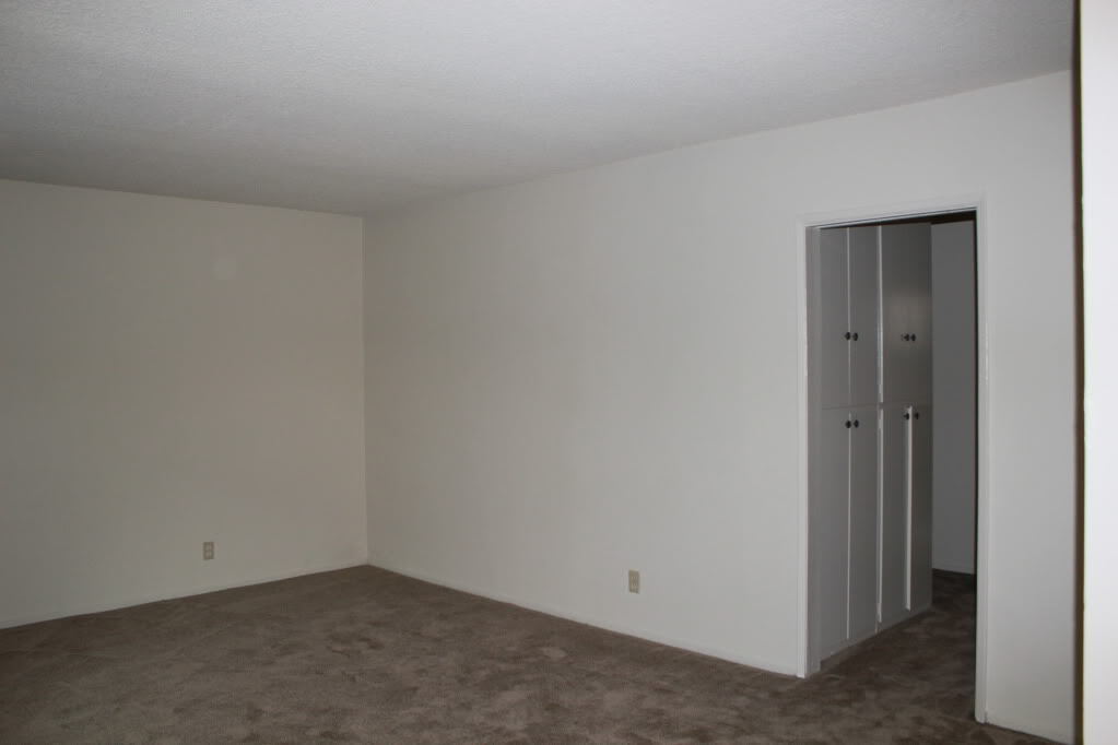 Building Photo - 15444 Vanowen St