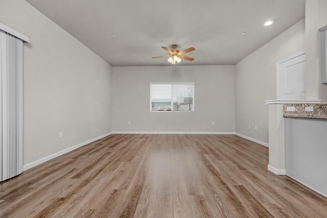 Building Photo - Wood Ranch Duplex 519