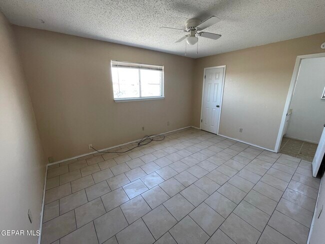 Building Photo - 2849 Beachcomber Dr