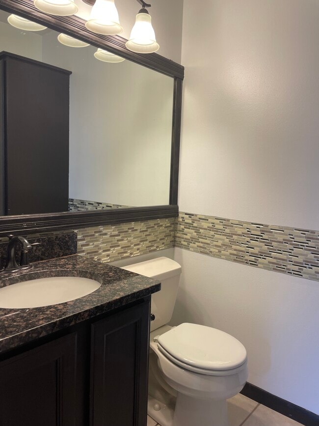 Building Photo - 323 Santa Fe Trail