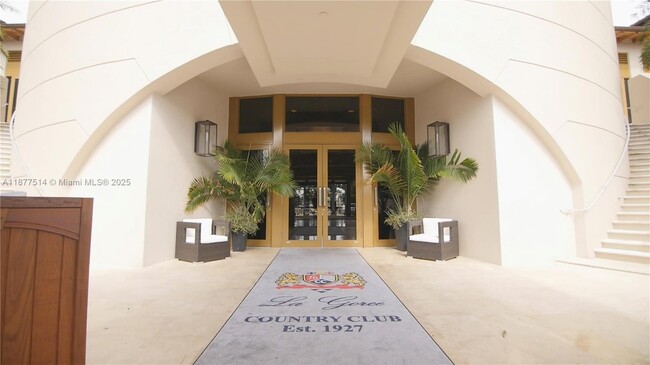 Building Photo - 6050 La Gorce Dr