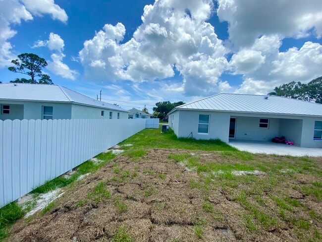 Building Photo - 5807 Raintree Trail