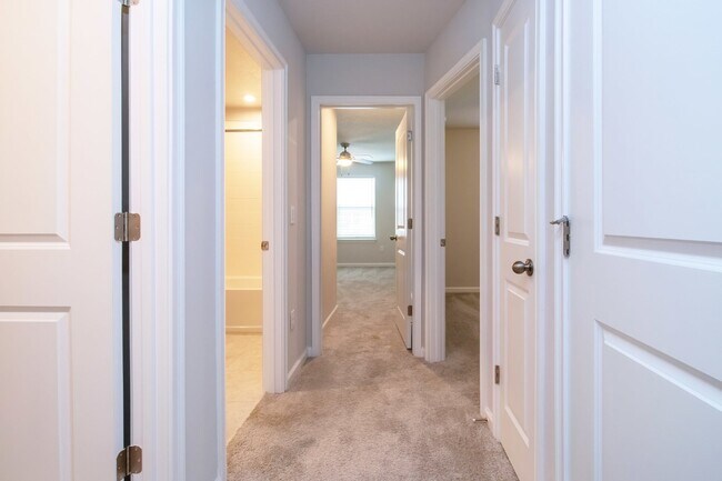 Building Photo - Stunning 3 Bed Townhouse for Rent in Lakewood Ranch! Spacious, Modern, and Move-In Ready!