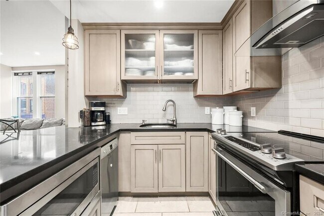 Building Photo - 83 Washington St