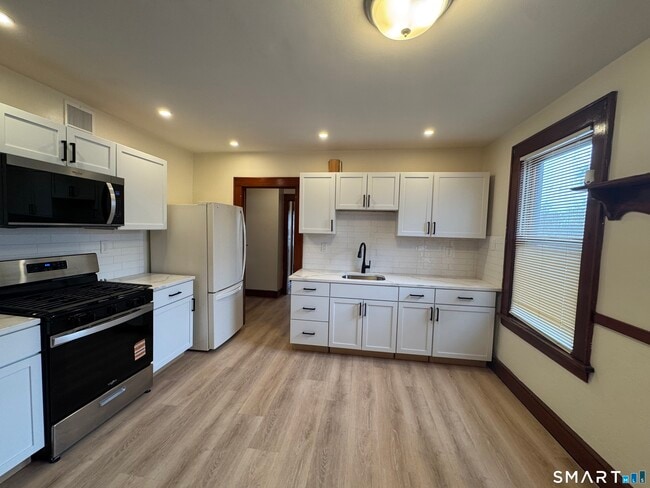 Building Photo - 120 Burritt Ave