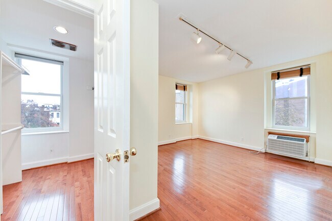 Building Photo - 1316 New Hampshire Ave NW