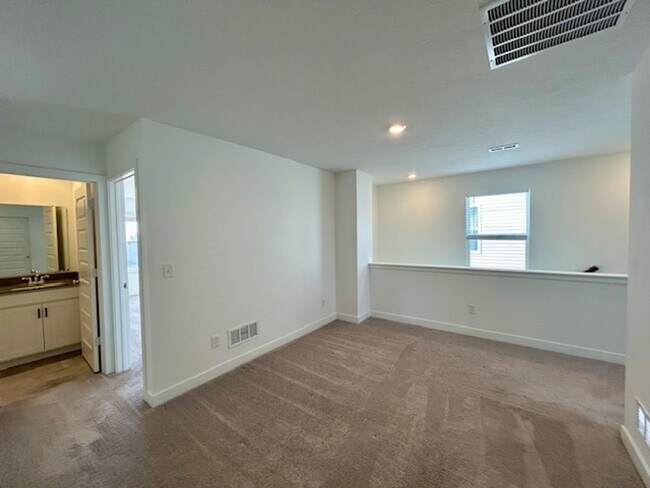 Building Photo - Beautiful Newly Built 4 Bed, 2.5 Bath Home - Loudoun Place Neighborhood