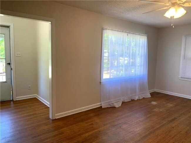 Building Photo - 3 Bedroom 1 Bathroom House in Mobile- FIRST MONTH RENT HALF OFF!!!