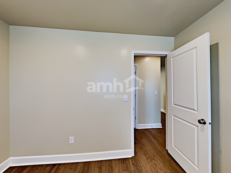 Building Photo - 2281 E Tumbleweed Rd