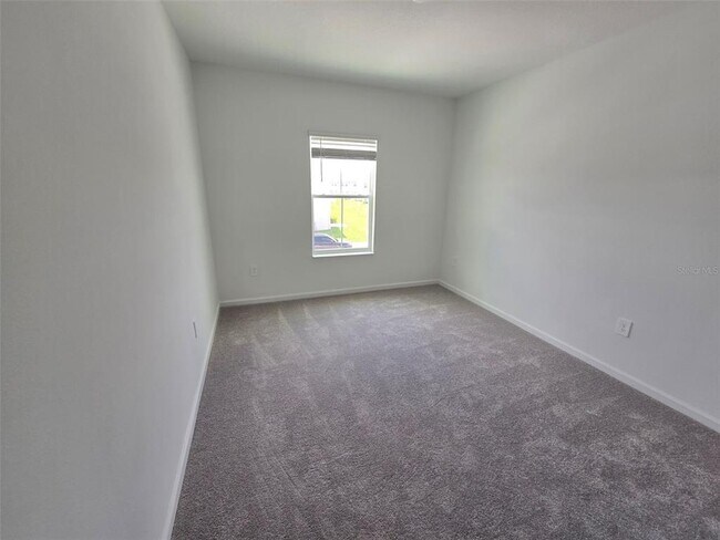 Building Photo - 3070 Chantilly Dr