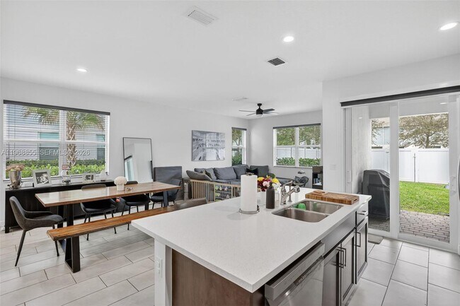 Building Photo - 543 Parsons Wy