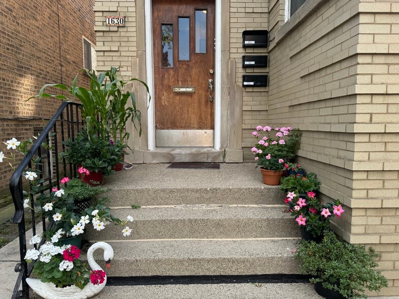 Front - 1630 Oak Park Ave