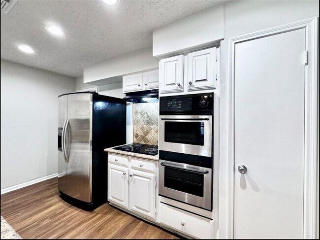 Building Photo - 9110 Gustine Ln