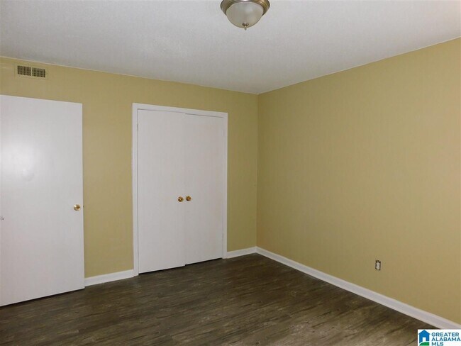 Building Photo - 1112 4th Ave W