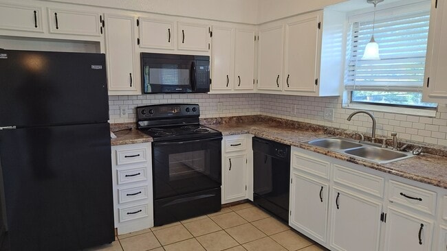 Building Photo - 1003 N 4th St