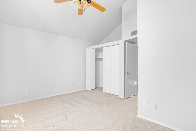 Building Photo - Bright 2Bdm 2.5Ba Townhome at Villa de Paz!