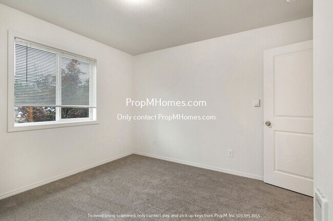Building Photo - Spacious Retreat in NE Portland - 3 Bedroo...