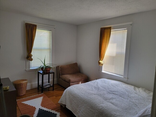 Building Photo - 49 Leslie Rd