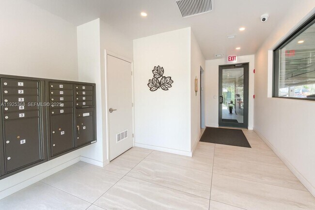 Building Photo - 1950 Fletcher St