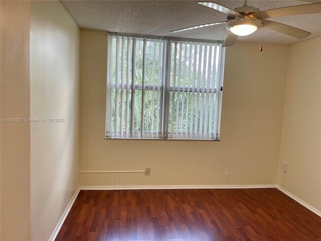 Building Photo - 9461 Evergreen Pl
