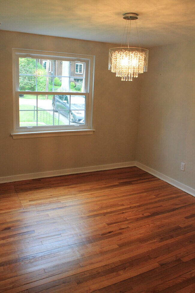 Building Photo - 272 Barclay Ave