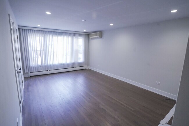 Building Photo - 5731 W Giddings St