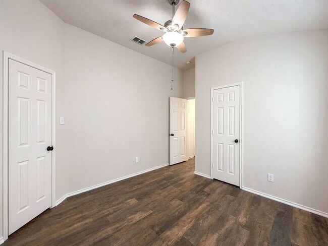 Building Photo - 9903 Presthope Dr