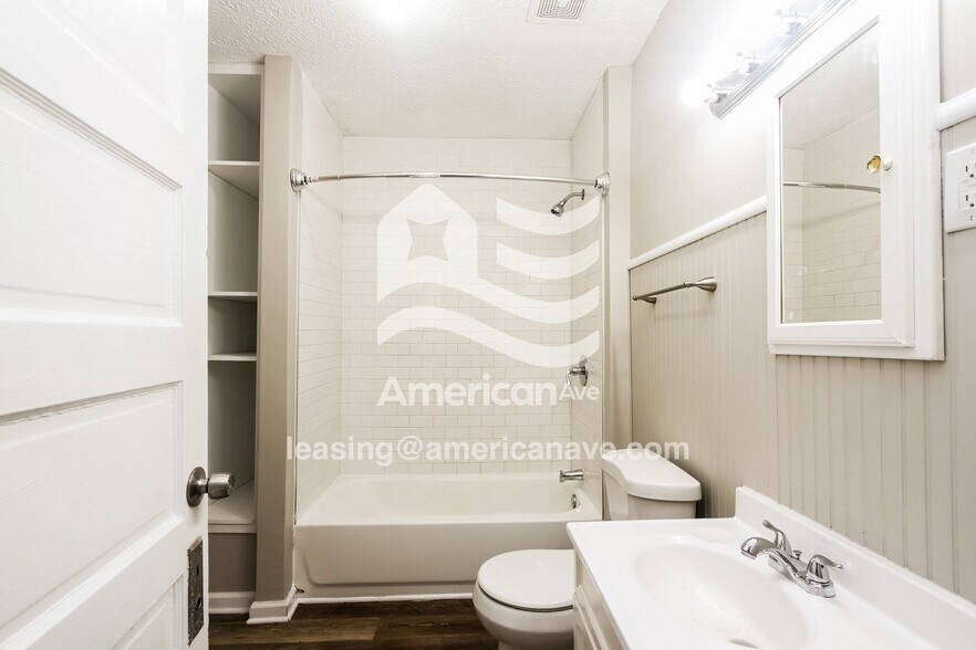 Building Photo - 5928 E University Ave