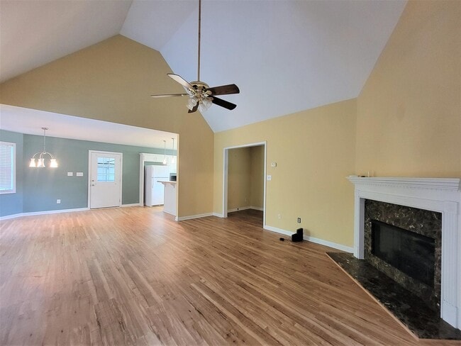 Building Photo - 32 Elizabeth Way