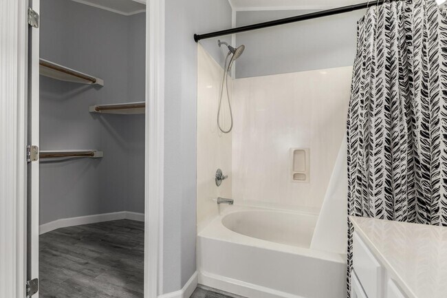 Building Photo - 1350 S Greenfield Rd