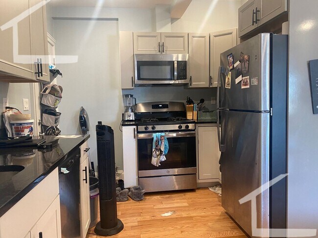 Building Photo - Don't miss out on this amazing deal!