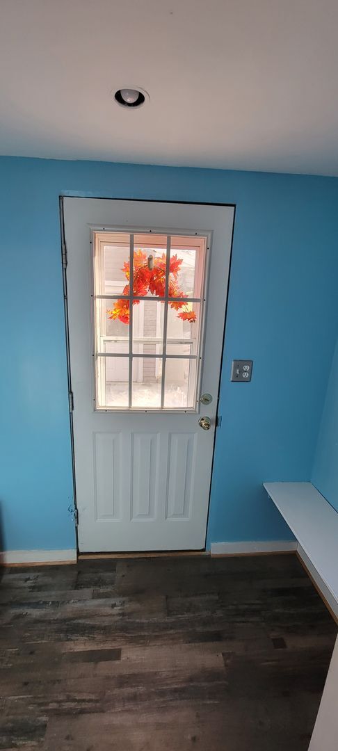 Building Photo - Available August 1st - 3 Bed Home in Cloqu...