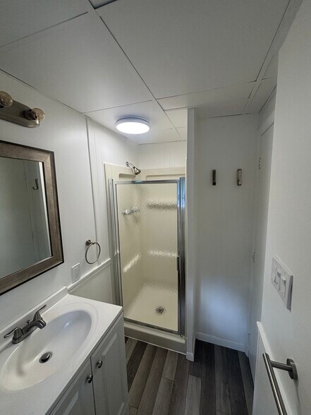 Bathroom - 130 Grafton Ave