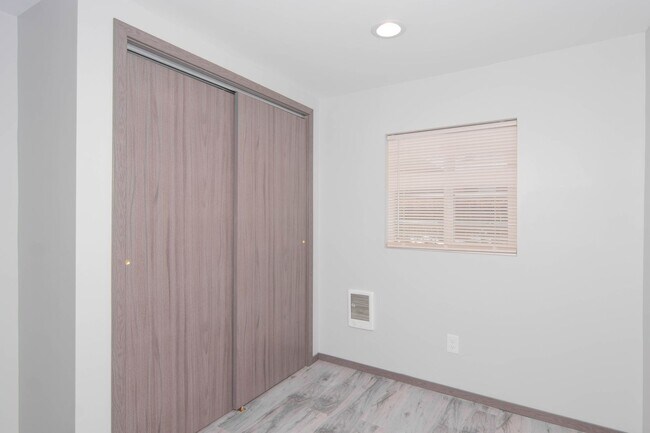 Building Photo - **Coming Soon** Fully Renovated small cozy 2 Bed 1 Bath Guest Cottage with complete updates LOOK