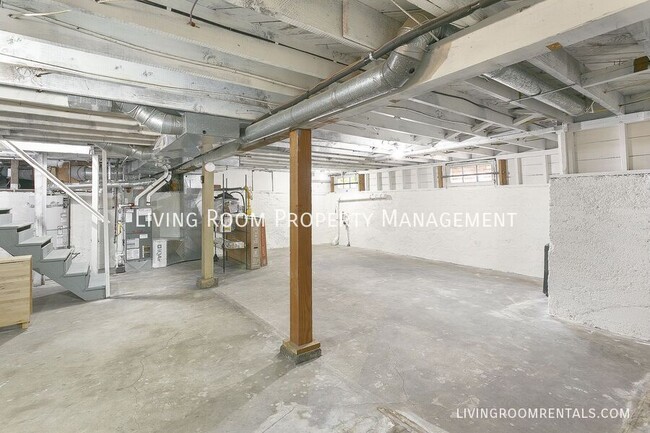 Building Photo - 3639 NE 25th Ave