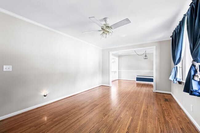 Building Photo - Beautifully Updated 3BR/1.5BA Home in Cove...