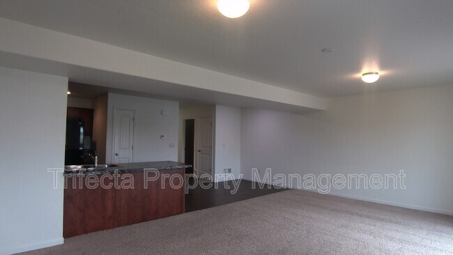 Building Photo - 6600 Painted Rock Trl
