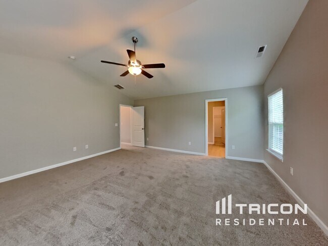 Building Photo - 151 N Great White Way